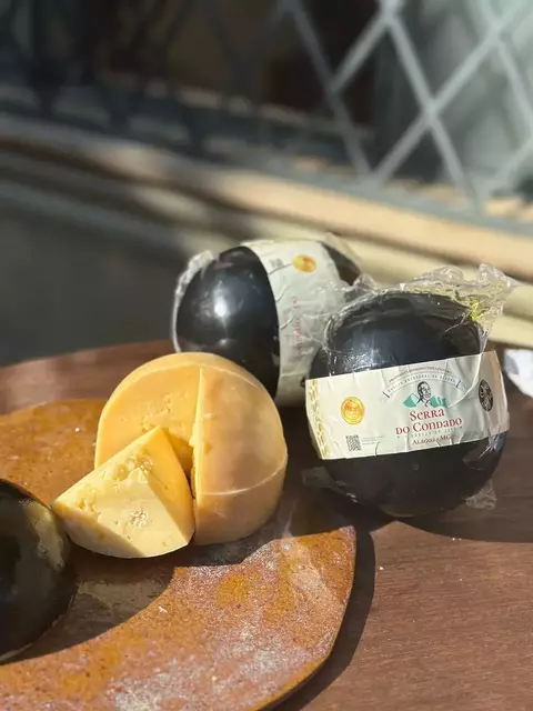Queijo Minas Artesanal Ovo Negro